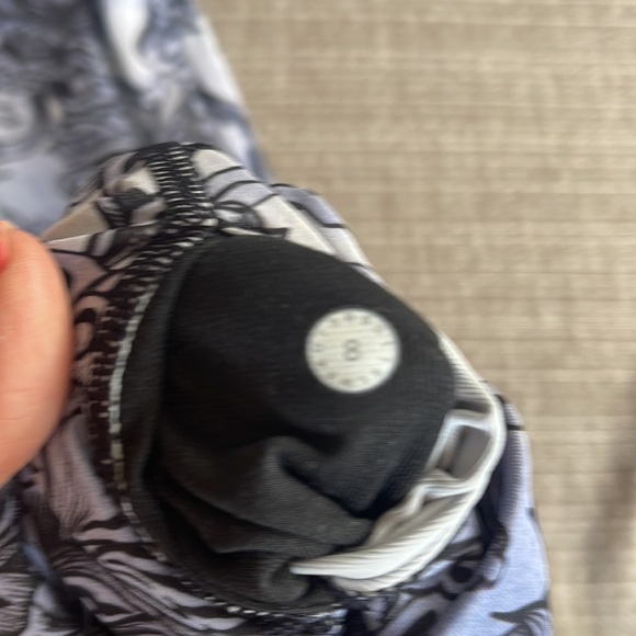 Lululemon Wunder Under 21 inch - Picture 2 of 3